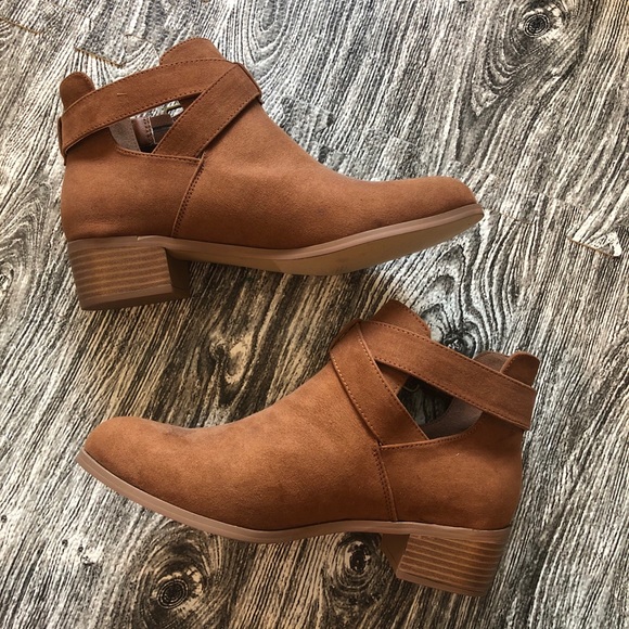 JustFab Brown Ankle Strap Booties size 9 - Picture 3 of 6